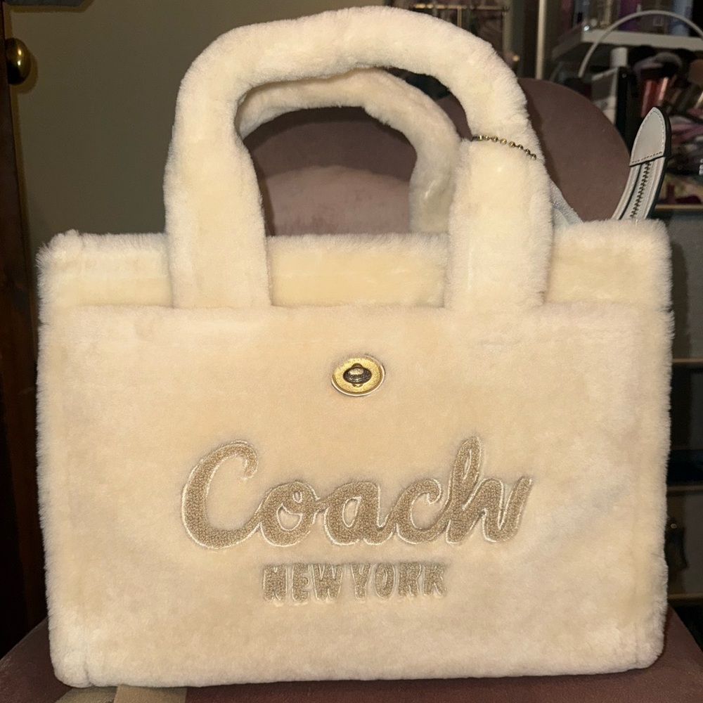COACH Cargo Tote Bag 20 Shearling CZ101 Fur/ Leather Chalk /352439